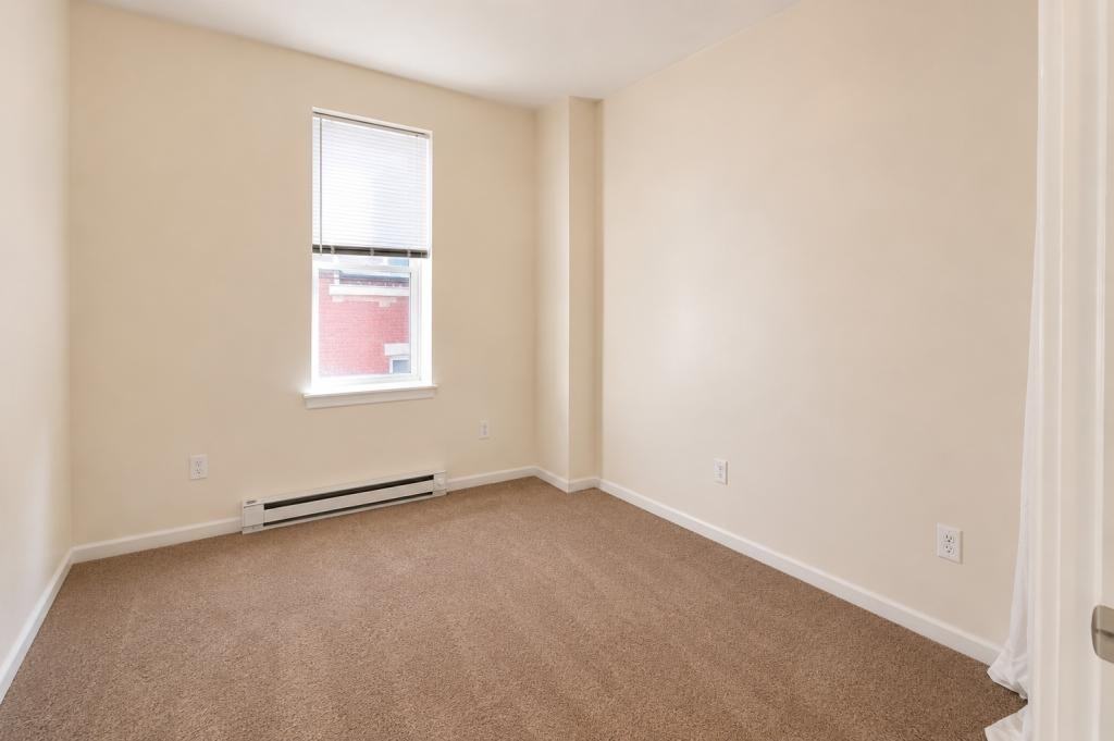 124 W Potomac St - Photo 5 of 7
