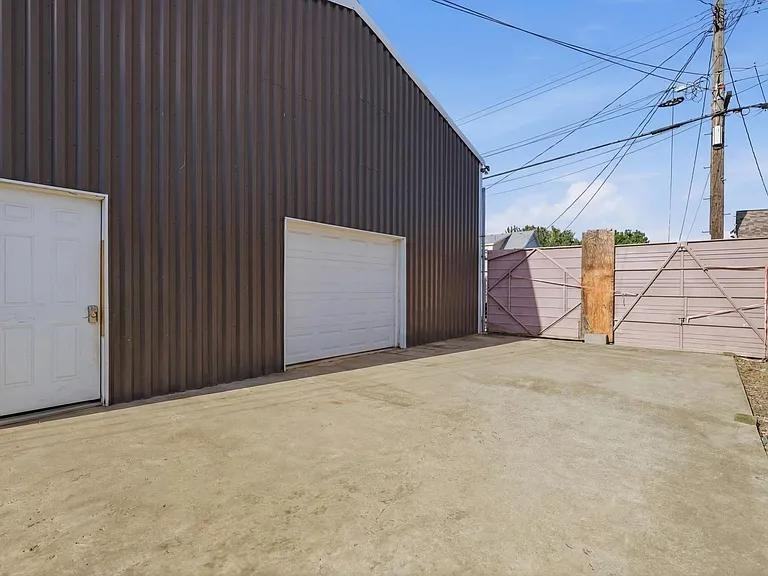 2424 N Columbus St - Photo 2 of 12