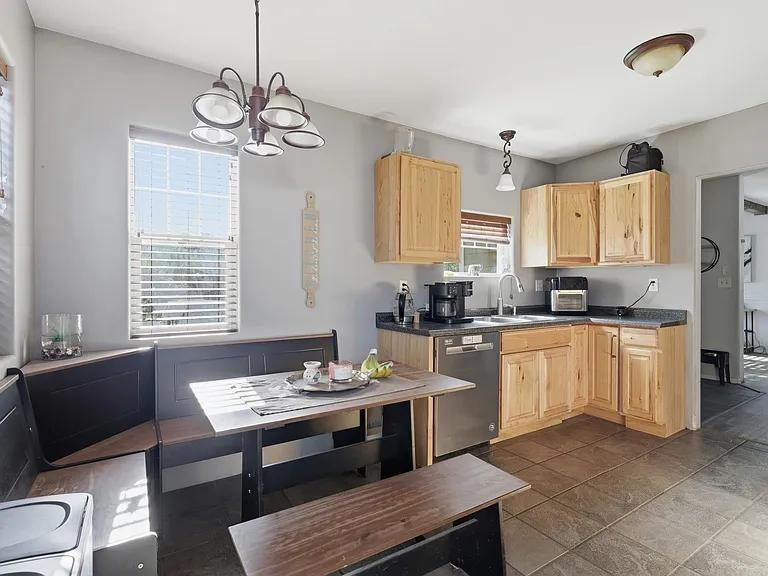 2424 N Columbus St - Photo 7 of 12