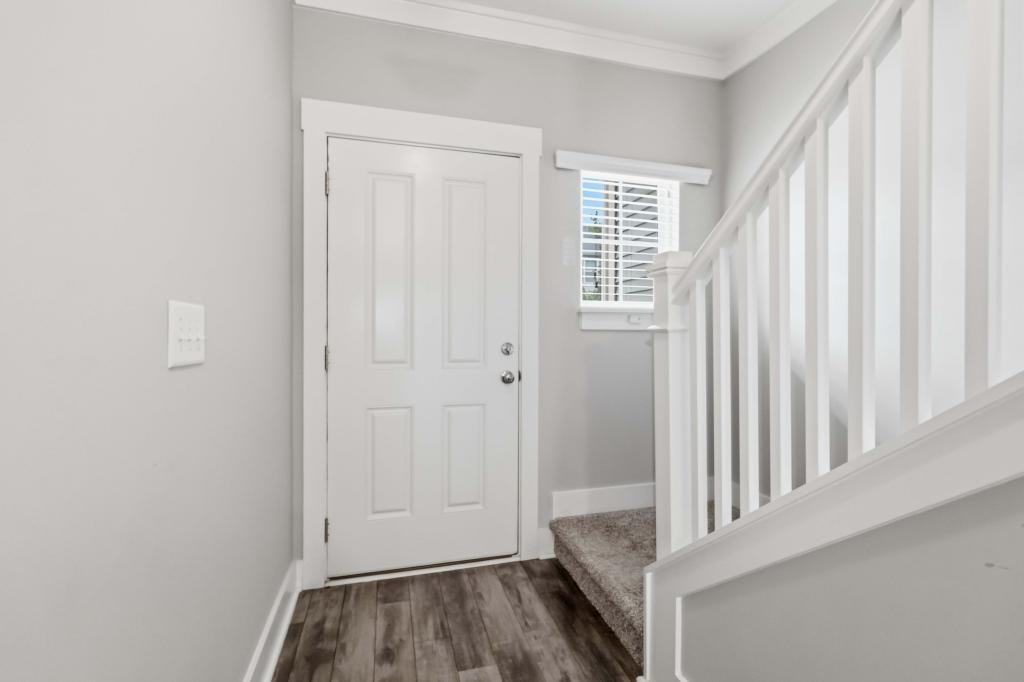 730 Elmbrook Dr - Photo 3 of 28