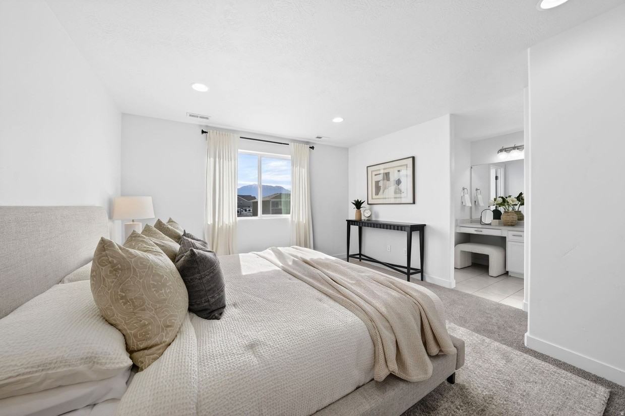 828 South 250 West - Photo 3 of 11