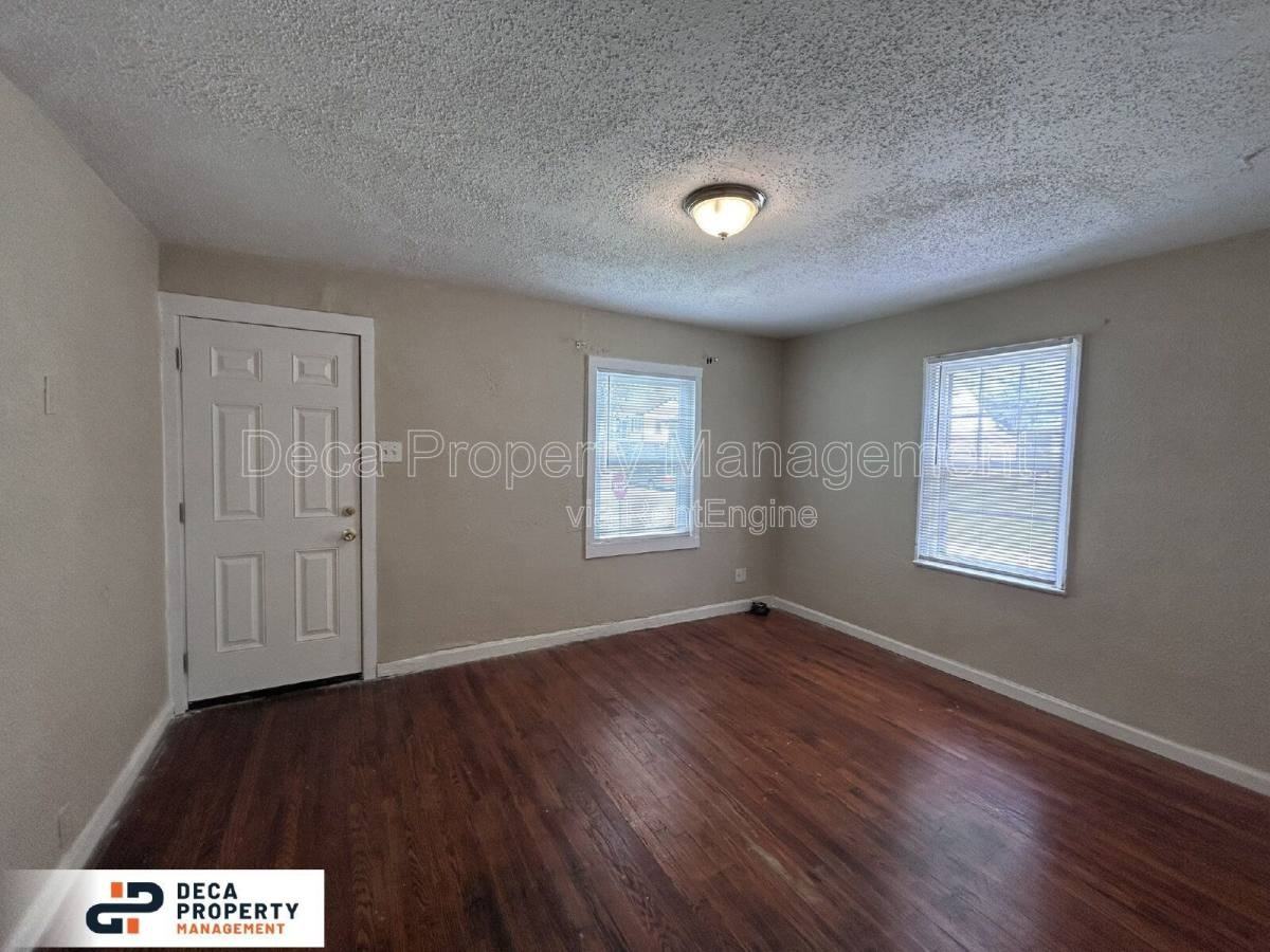 5318 Winslow Dr - Photo 3 of 10