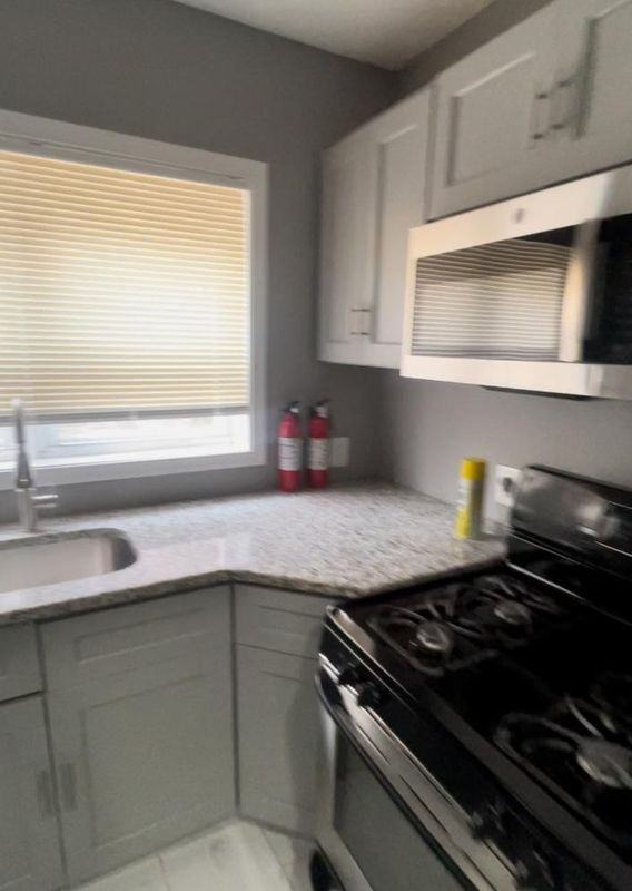 3804 N Darien St ##2a - Photo 3 of 6