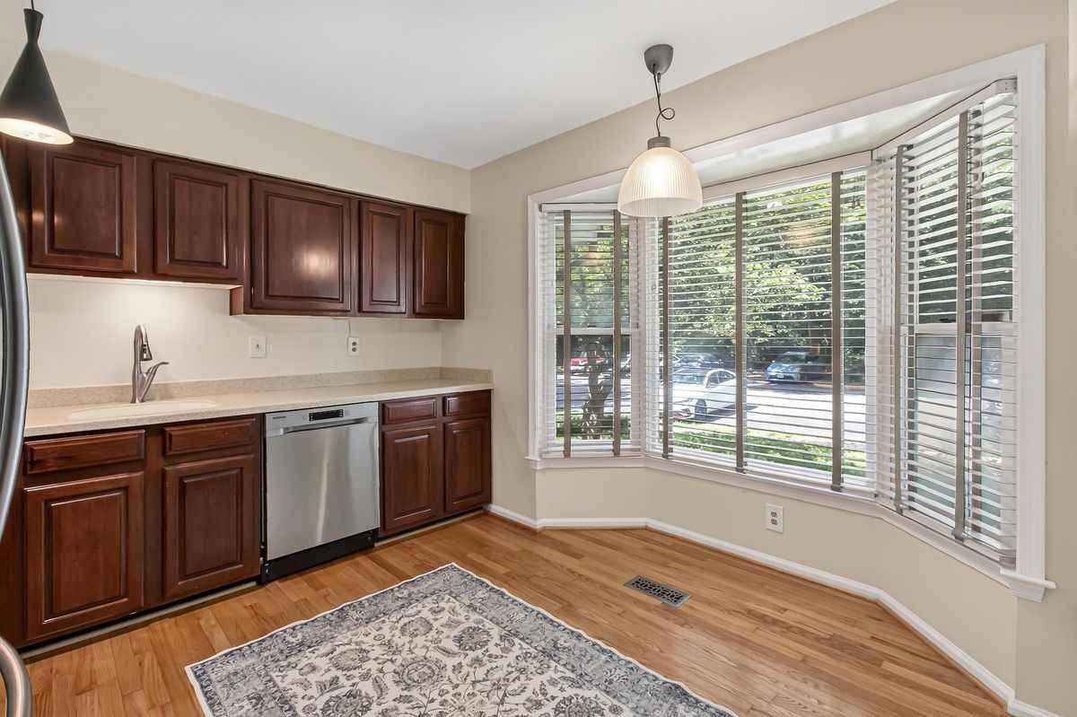 5719 Oakshore Ct - Photo 3 of 3