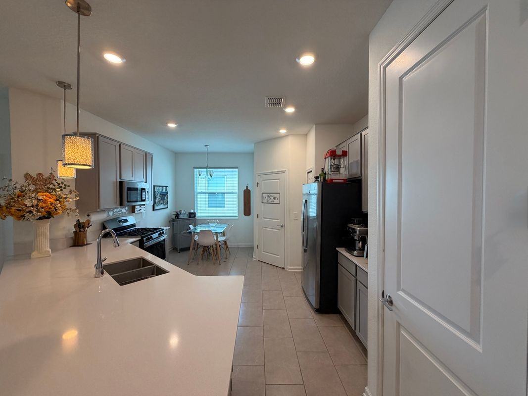 9502 Revere Ave - Photo 5 of 23