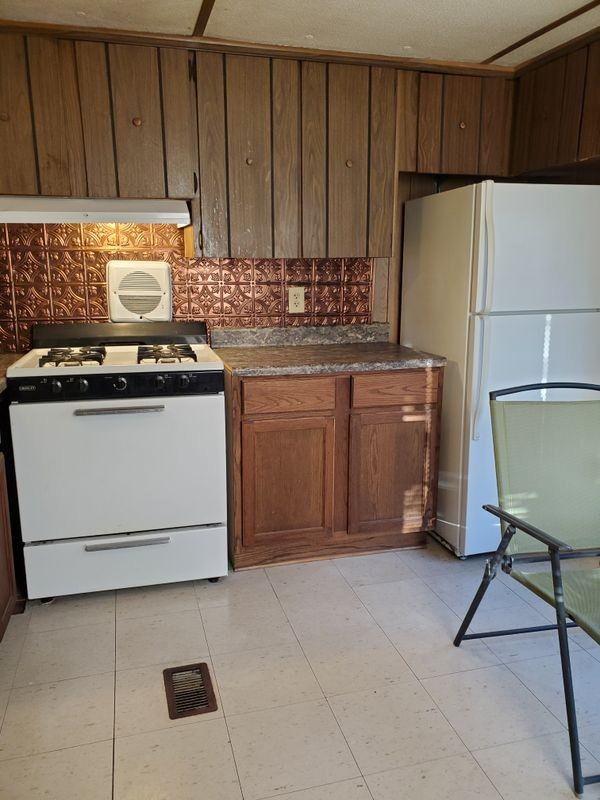 715 Delouche St - Photo 7 of 33