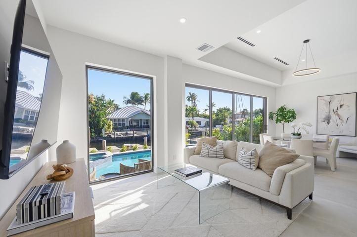 1308 Avocado Isle - Photo 4 of 28