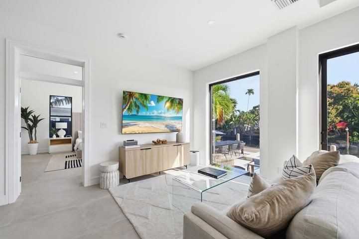 1308 Avocado Isle - Photo 5 of 28