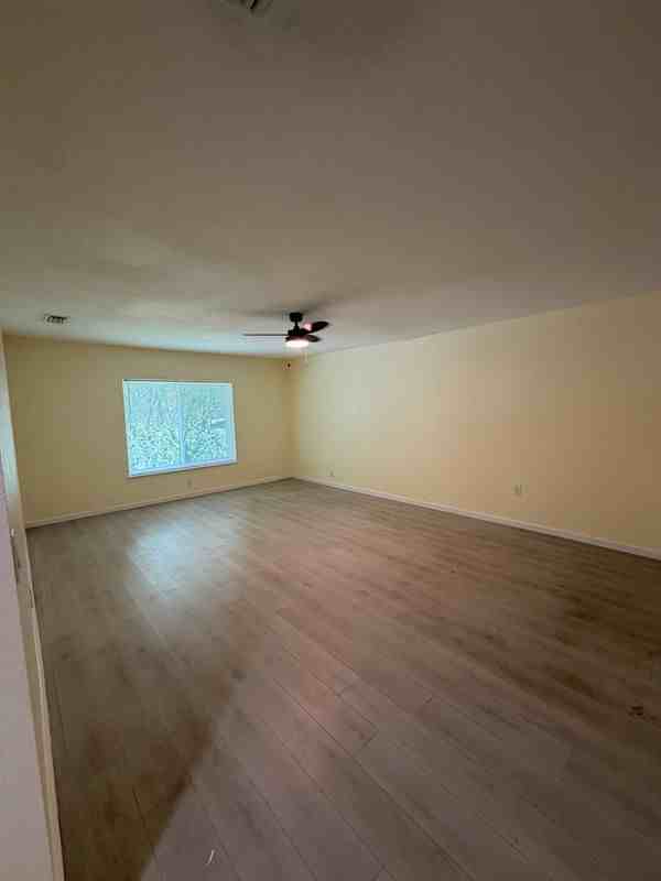 305 W Country Club Dr - Photo 2 of 7