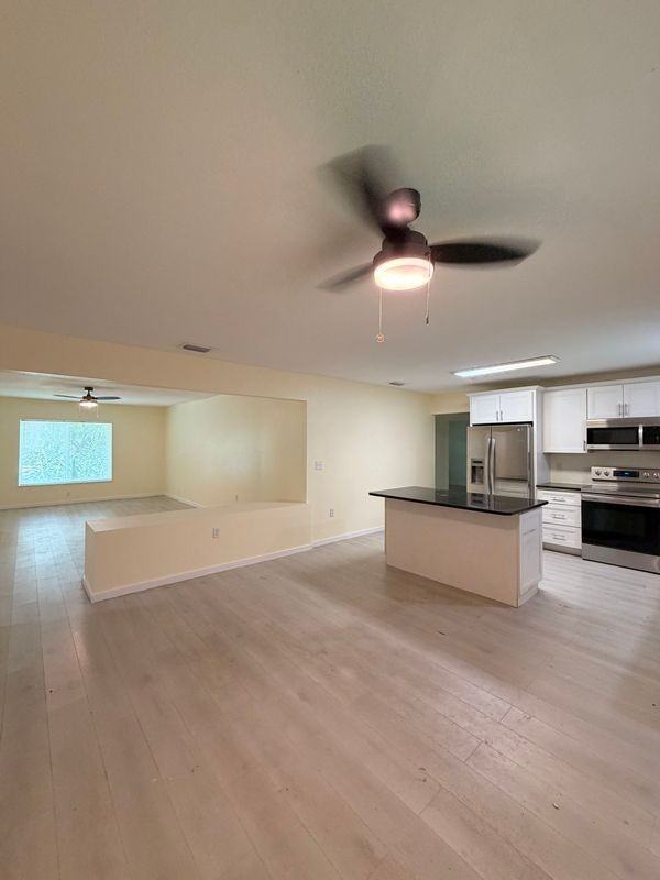 305 W Country Club Dr - Photo 4 of 7