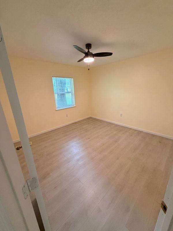 305 W Country Club Dr - Photo 5 of 7
