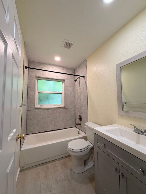 305 W Country Club Dr - Photo 6 of 7