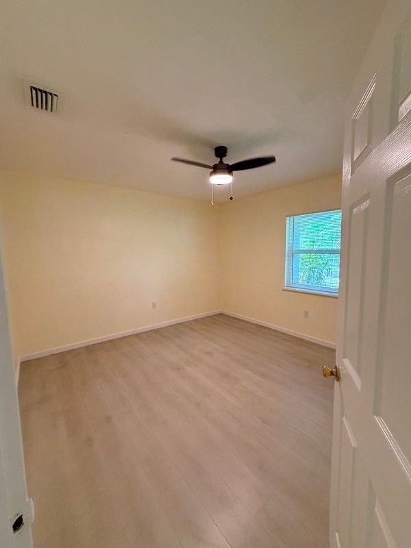 305 W Country Club Dr - Photo 7 of 7