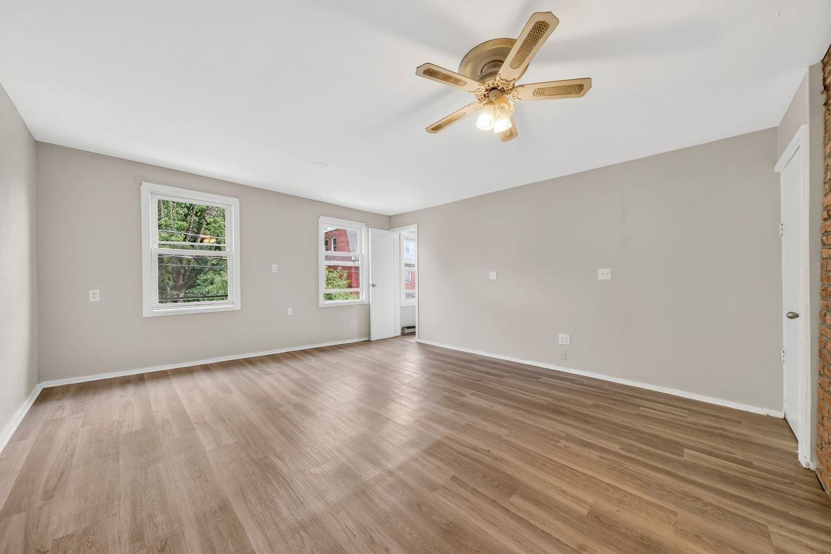 68 Catharine St - Photo 2 of 3