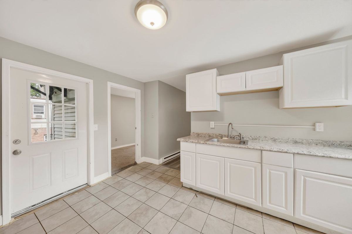 68 Catharine St - Photo 3 of 3