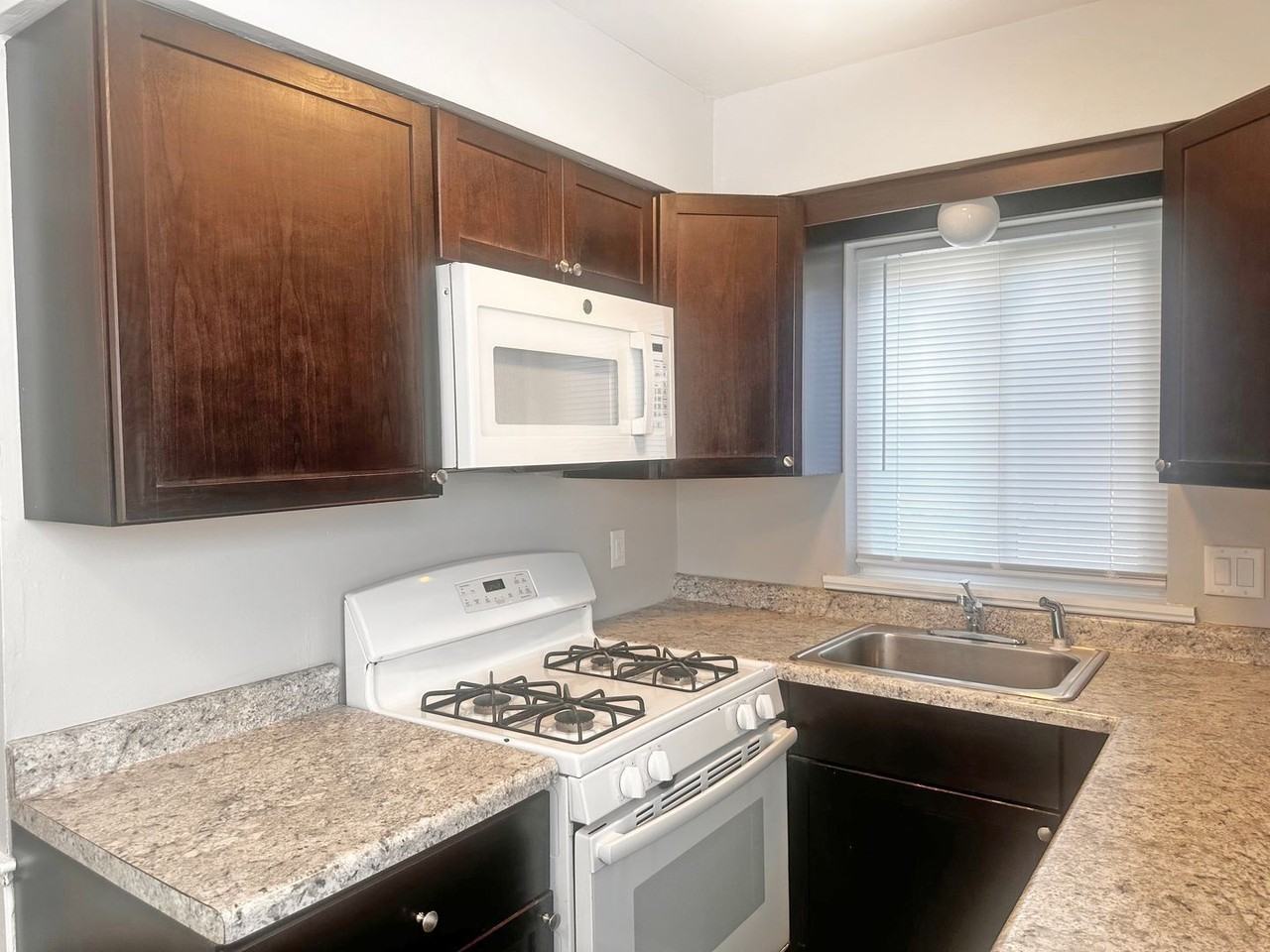 3453 Hubal Ave Sw #1 - Photo 4 of 7