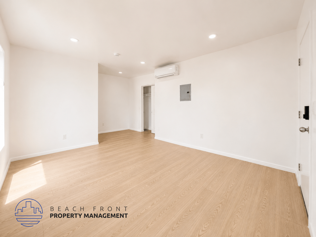 740 W. 24th St. - Photo 4 of 5