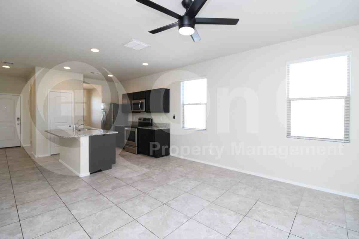 11605 E Lupine Ln - Photo 4 of 21