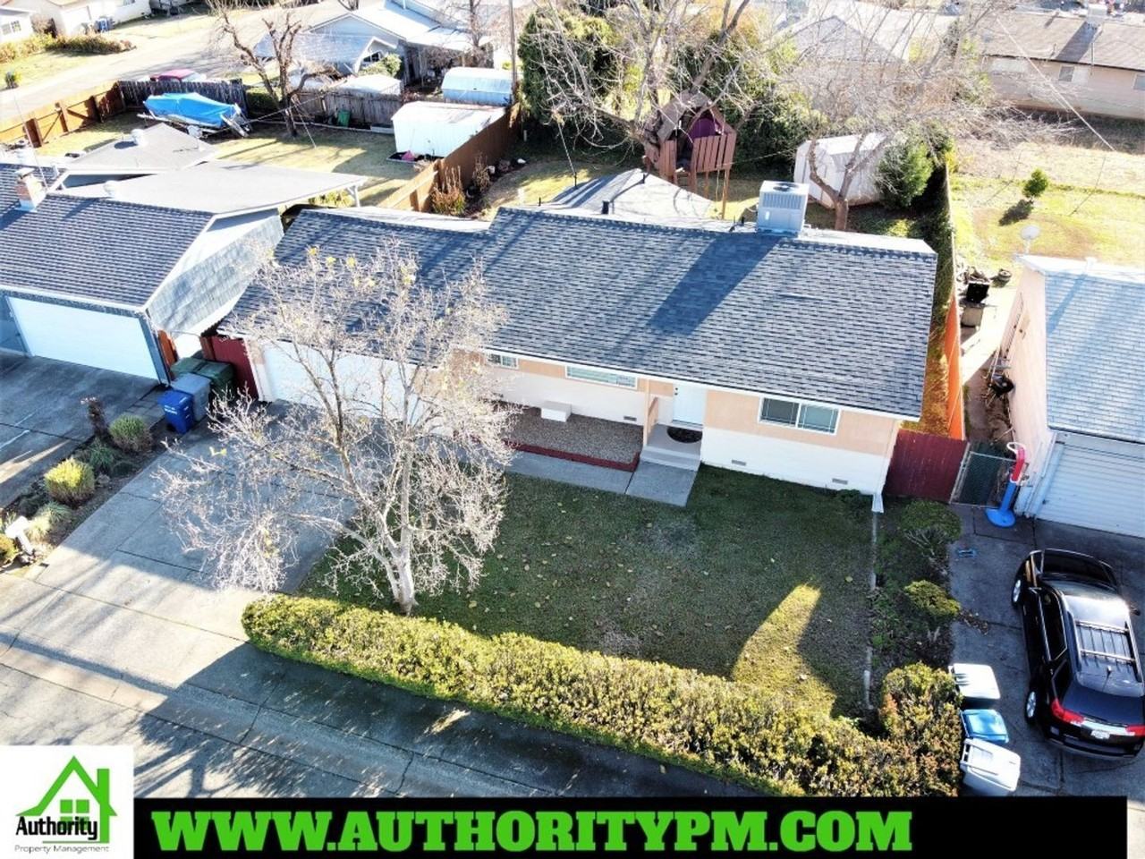 2129 Comet St - Photo 2 of 21