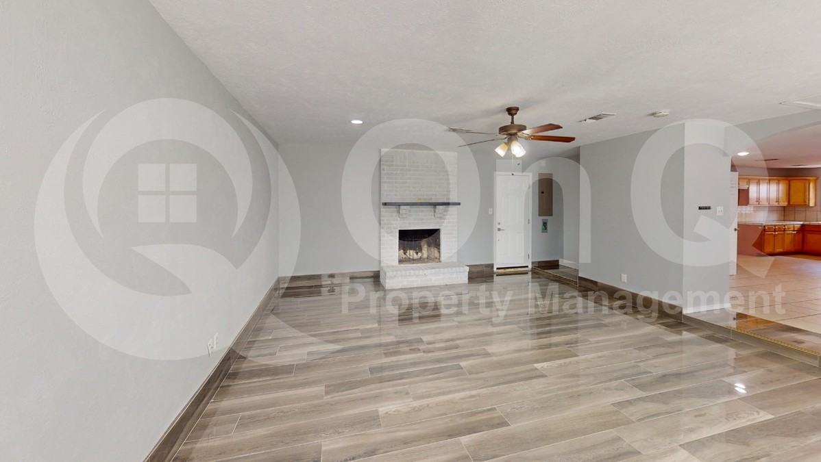 1505 Montclair St - Photo 6 of 21
