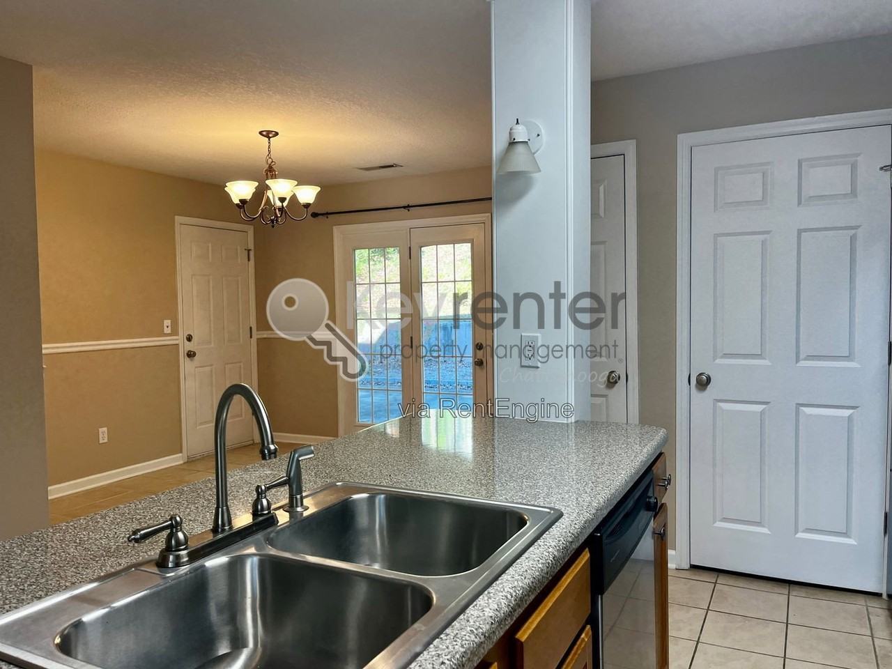 3721 Connelly Ln - Photo 5 of 19