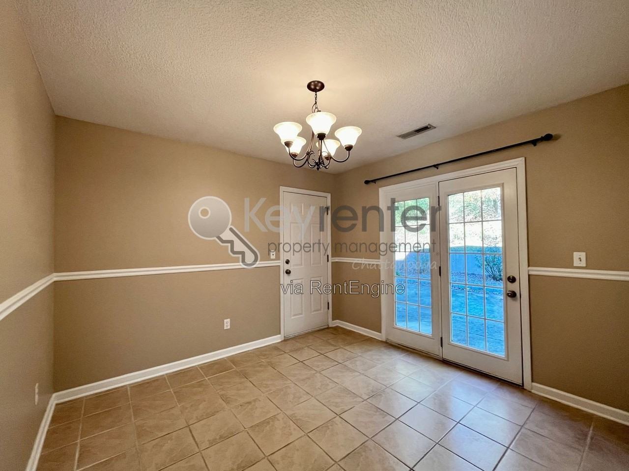3721 Connelly Ln - Photo 6 of 19