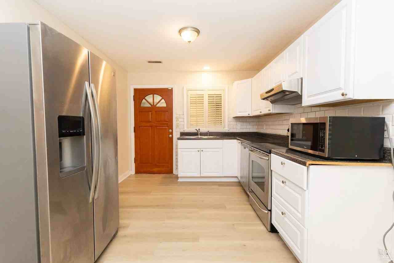 2611 E 4th St - Photo 3 of 26