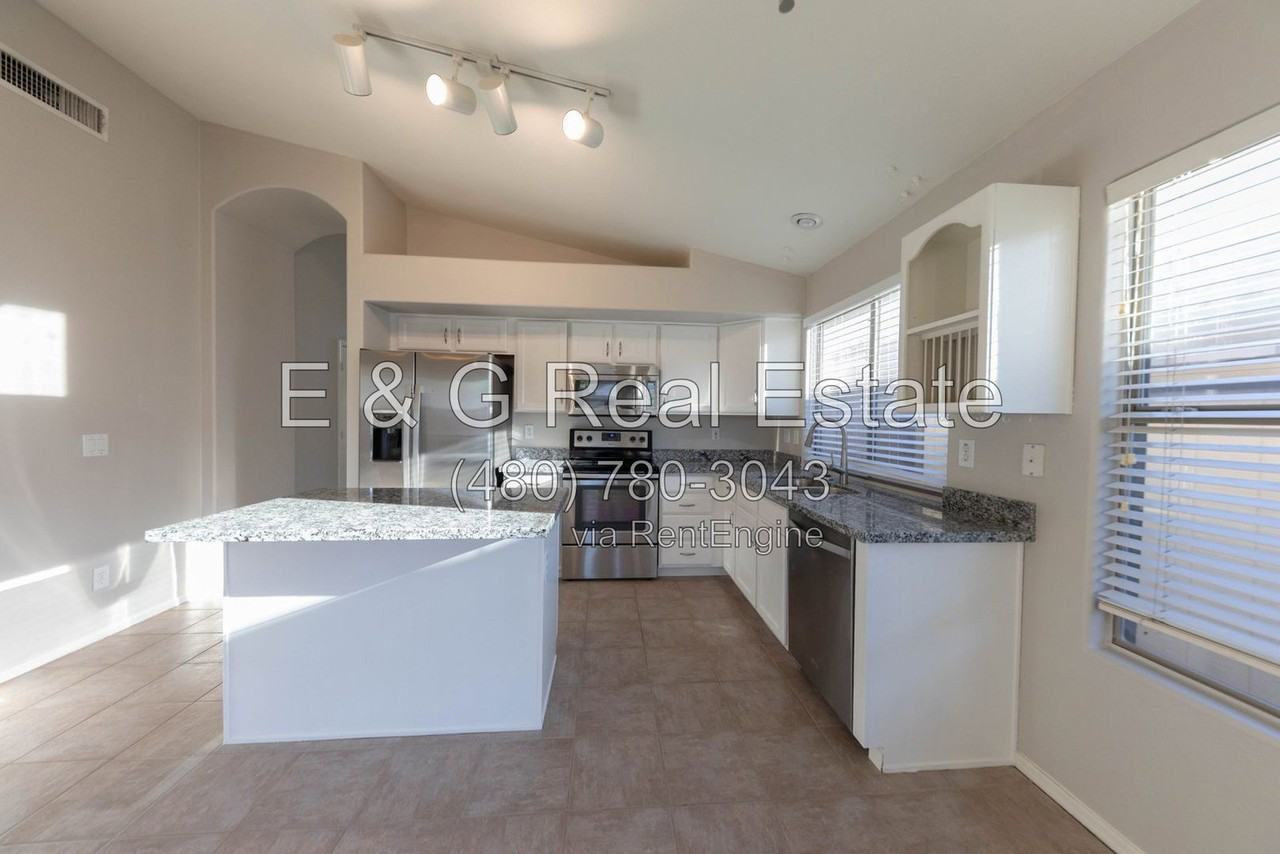 1777 E Tyson St - Photo 4 of 39