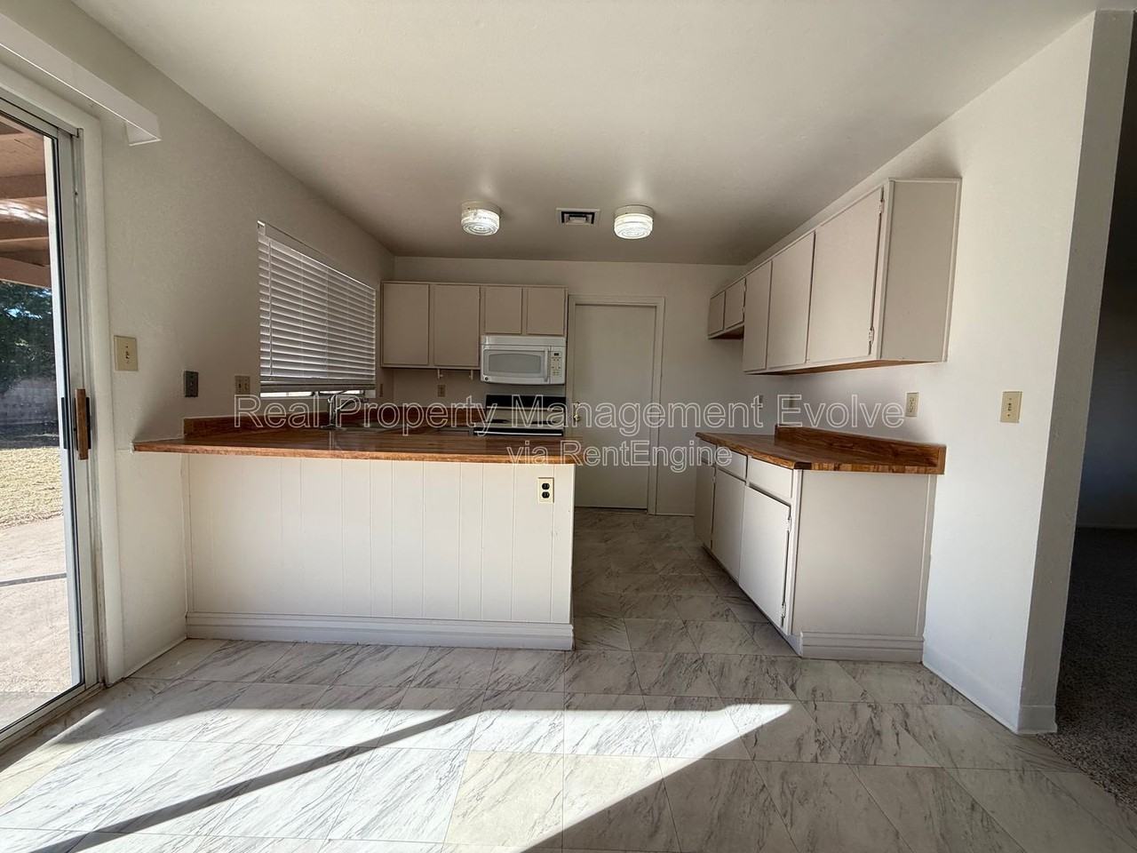 6437 W Sierra St - Photo 7 of 25