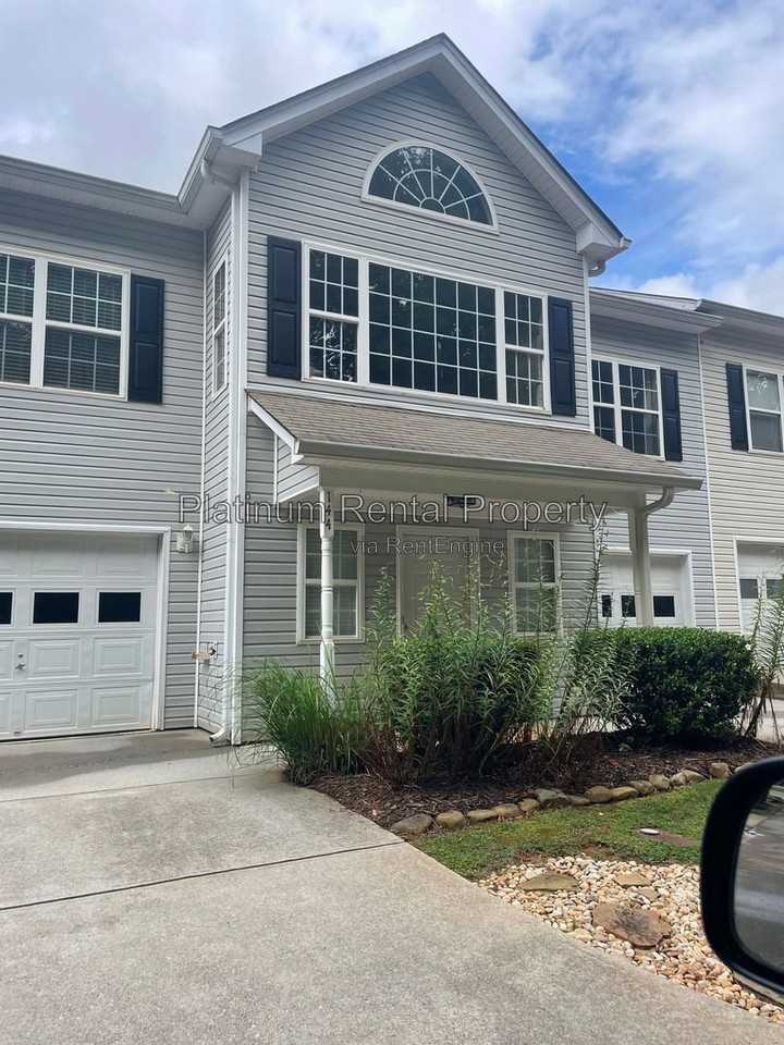 144 Pointe Cir