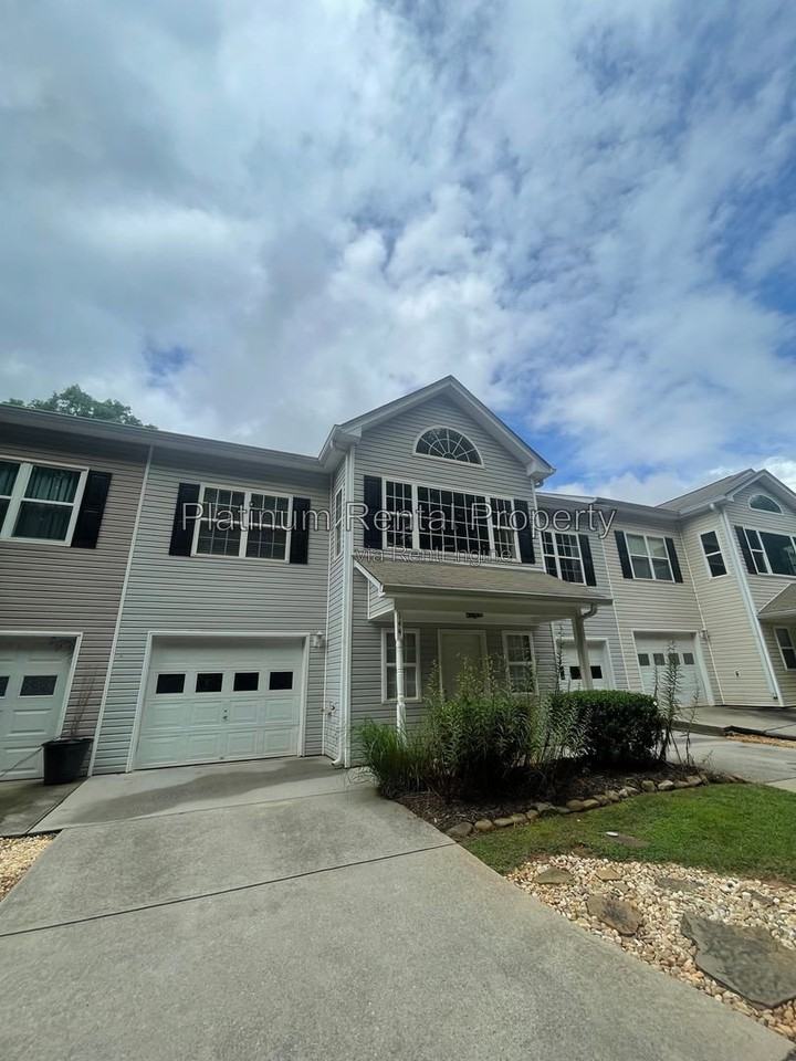 144 Pointe Cir - Photo 2 of 41