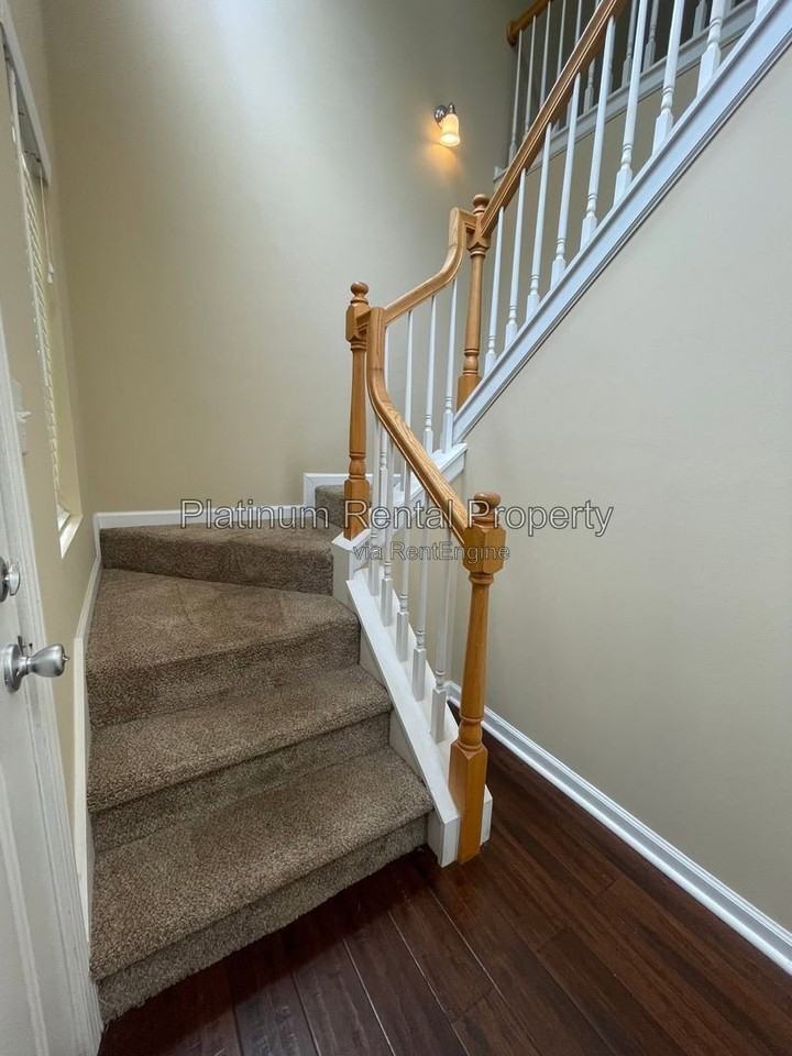 144 Pointe Cir - Photo 4 of 41