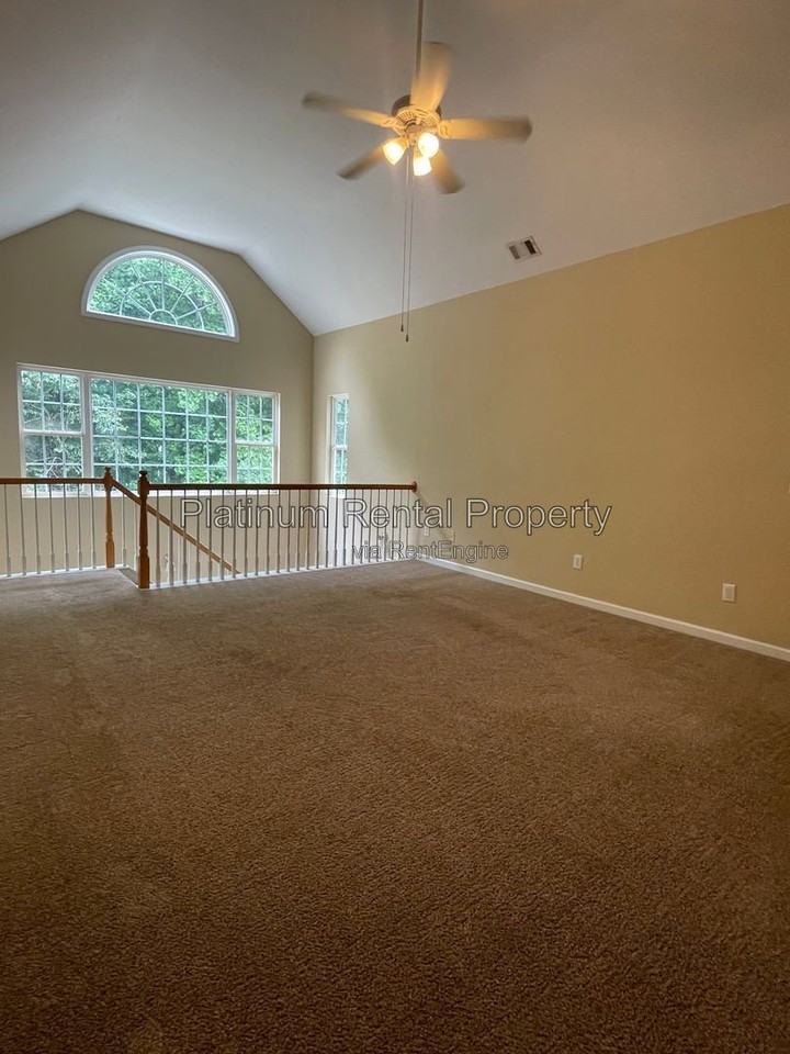 144 Pointe Cir - Photo 5 of 41