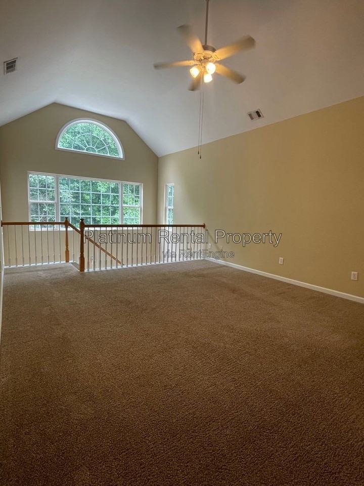 144 Pointe Cir - Photo 6 of 41