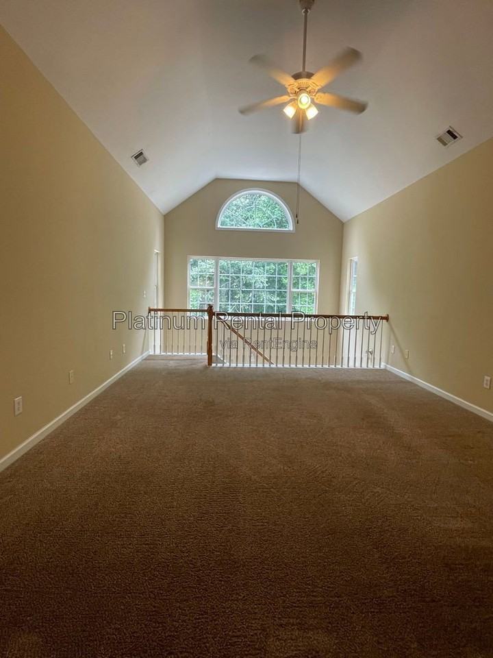 144 Pointe Cir - Photo 7 of 41