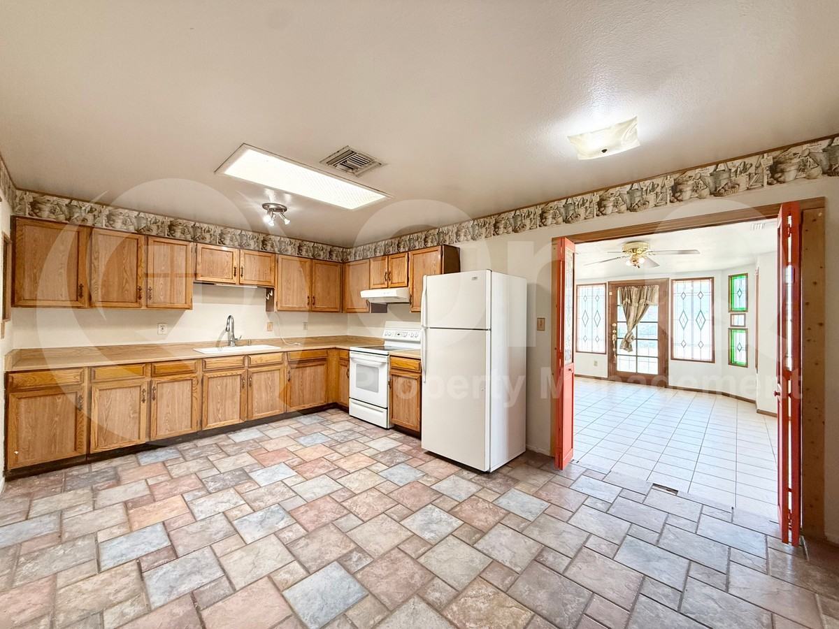 5208 S 40th Pl - Photo 5 of 21