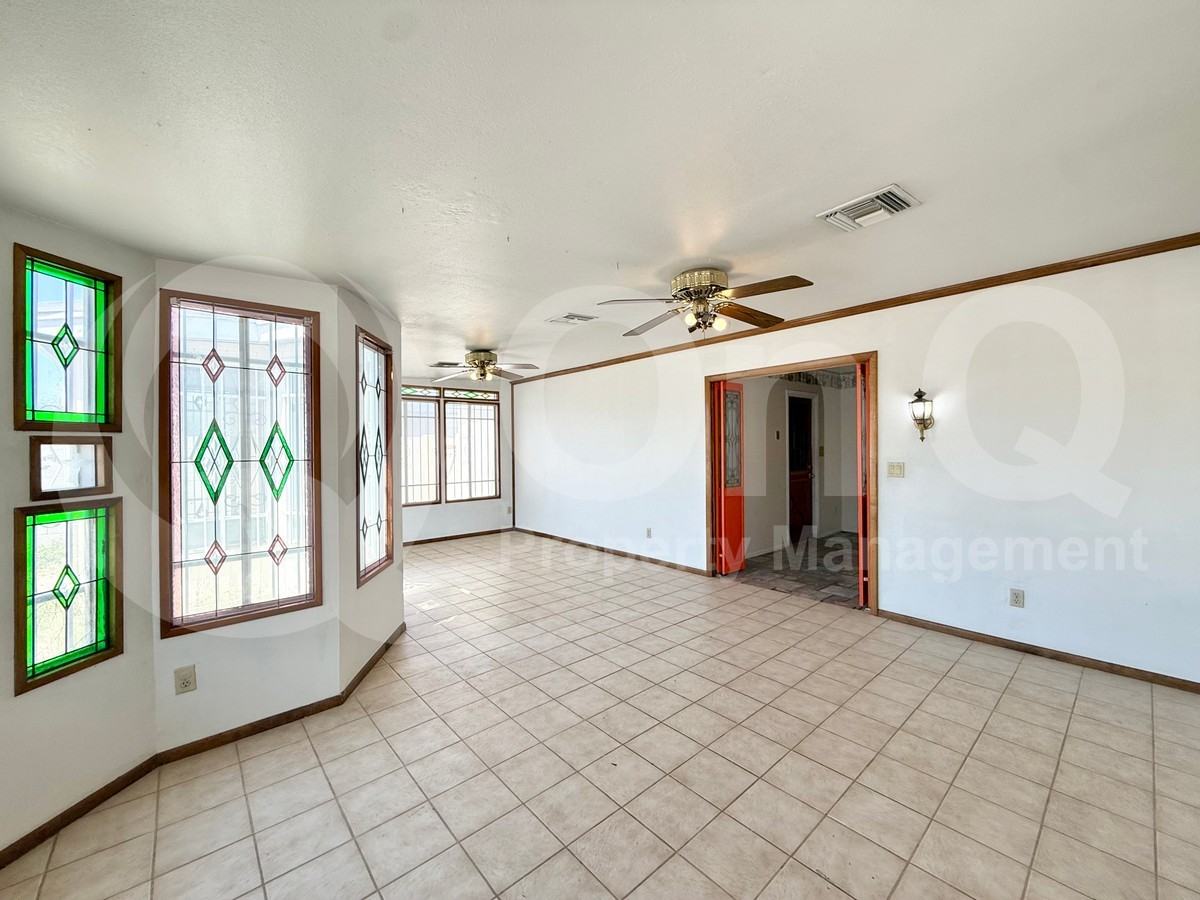 5208 S 40th Pl - Photo 6 of 21