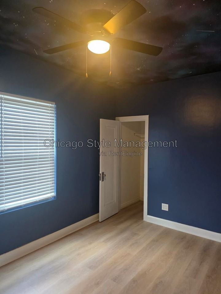 9517 S Escanaba Ave #1 - Photo 5 of 8