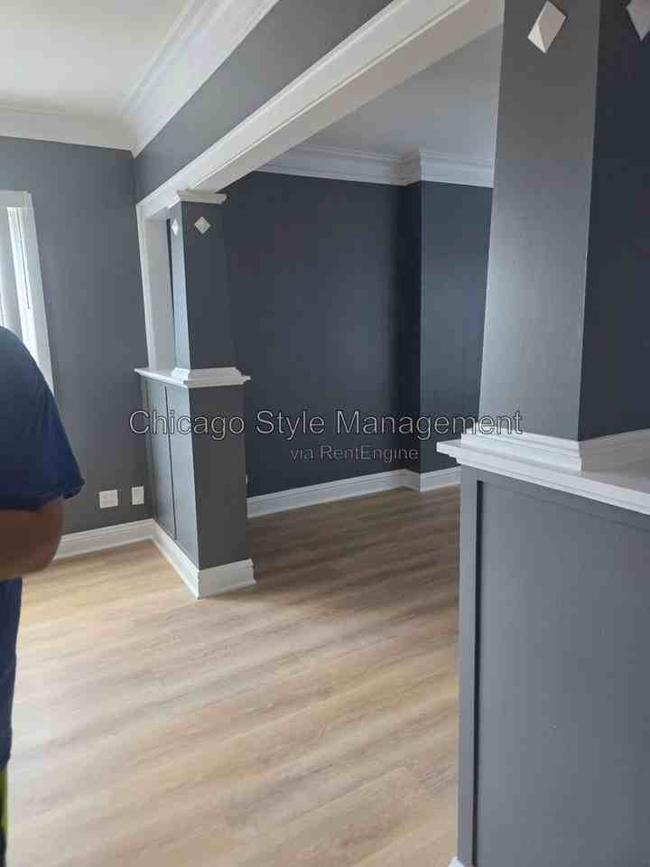 9517 S Escanaba Ave #1 - Photo 7 of 8