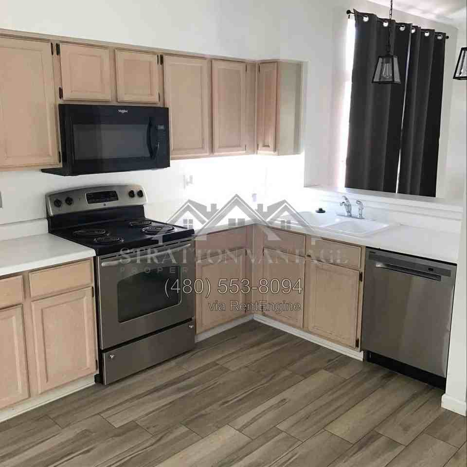 16828 S 13th Way - Photo 5 of 17