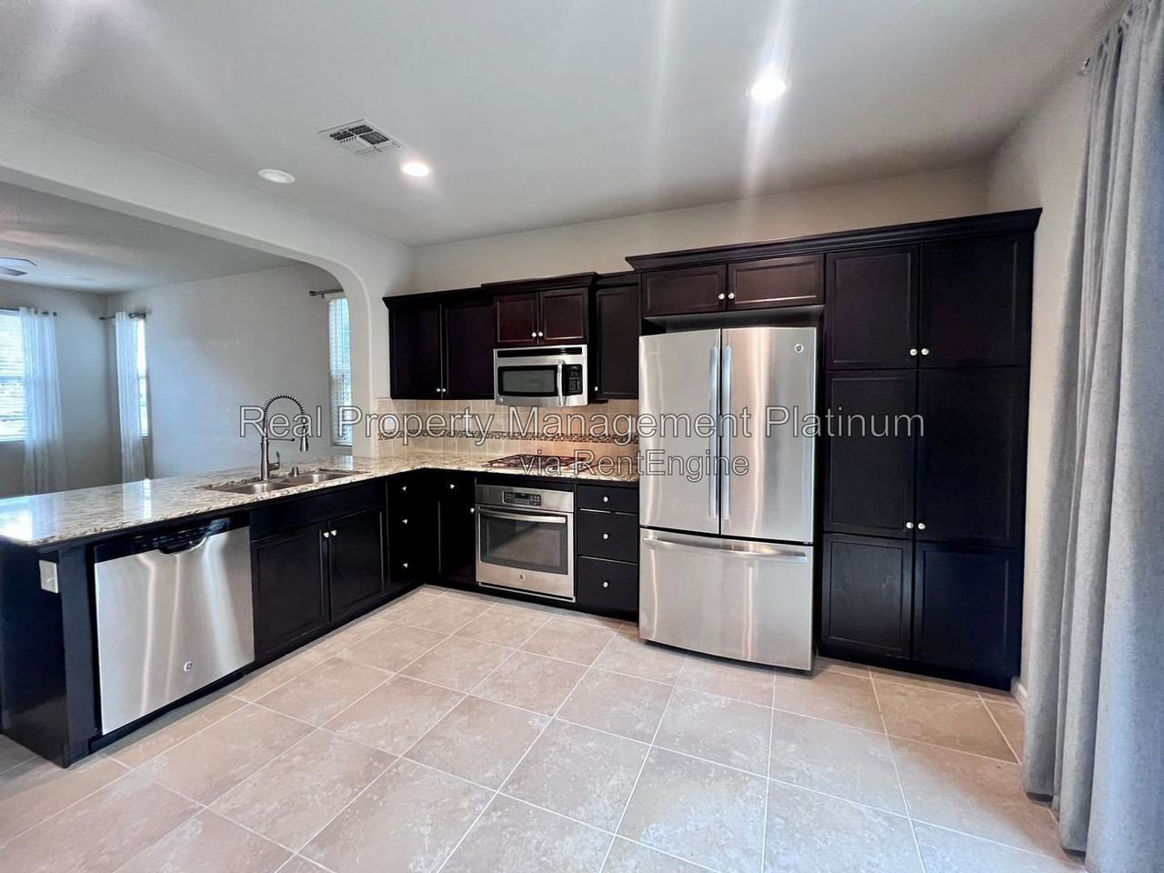 1502 N Reunion Way - Photo 2 of 21