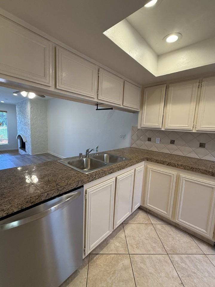 1911 Estrella De Mar Ct #B - Photo 7 of 32