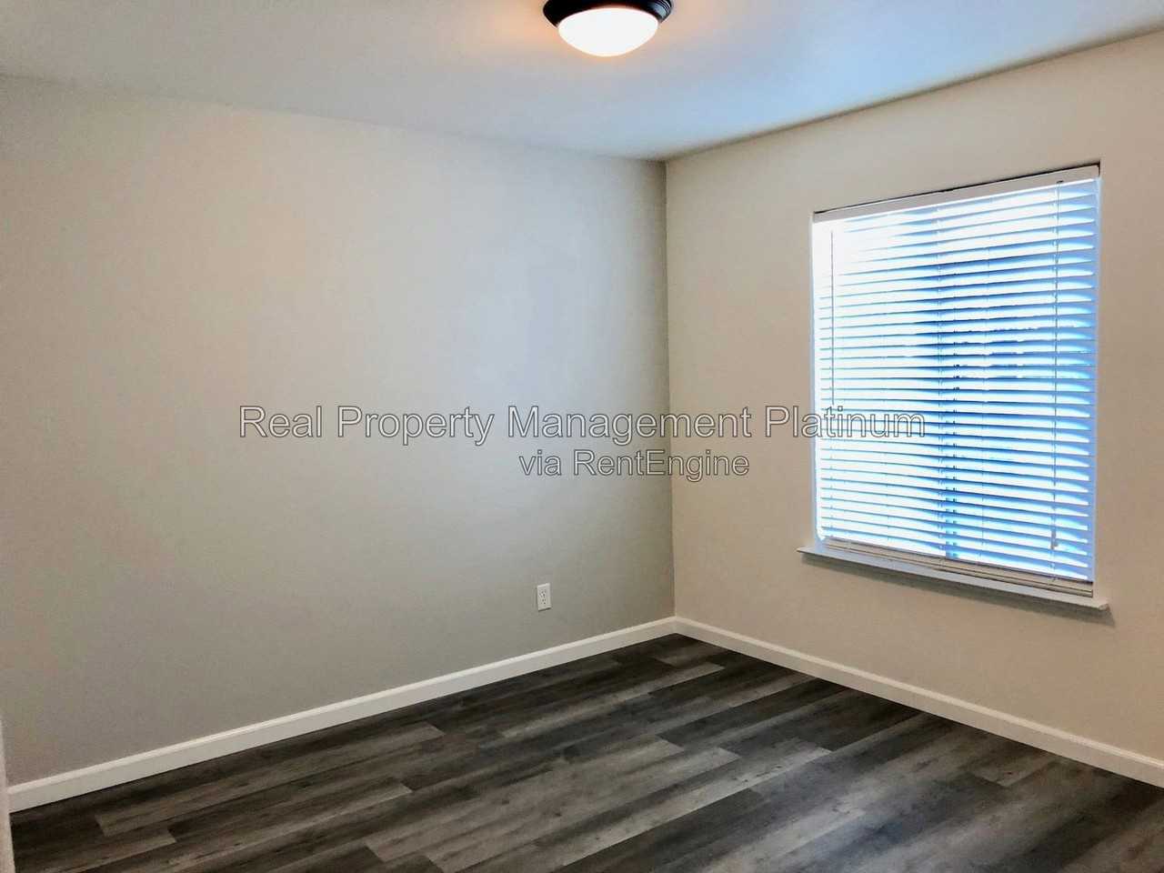 2667 Santa Ana Ave - Photo 6 of 15