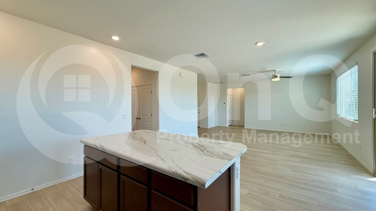 1444 E Edwin St - Photo 4 of 19