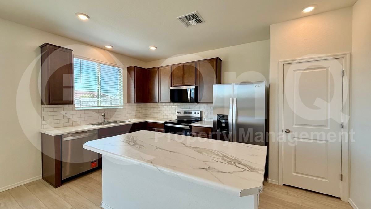 1444 E Edwin St - Photo 7 of 19