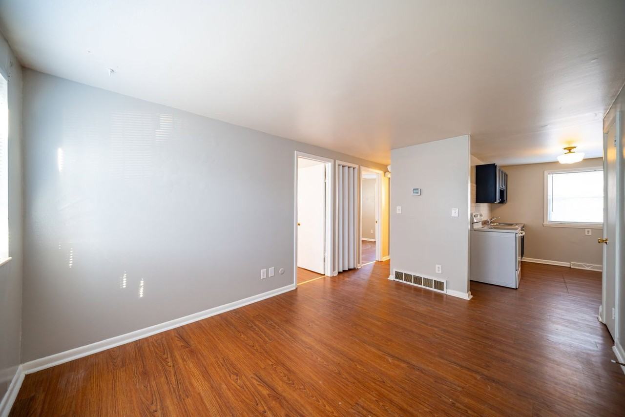 472 Elsmere St #C - Photo 3 of 10