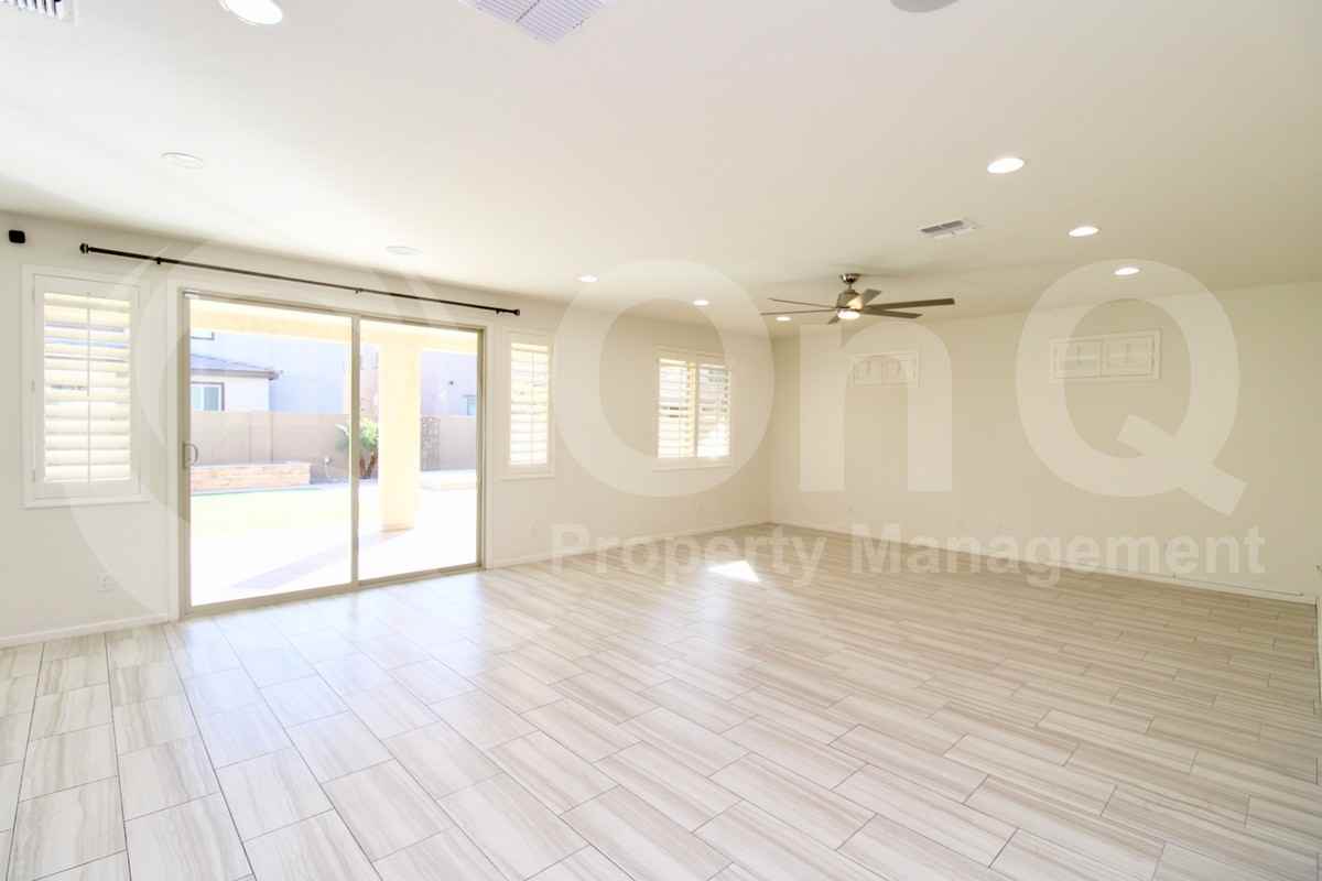 241 E Wisteria Dr - Photo 6 of 27