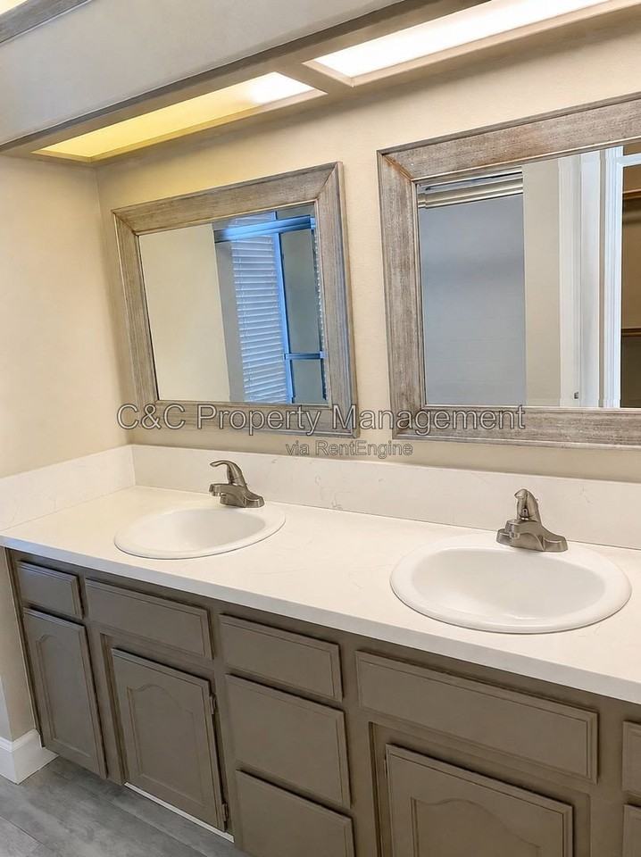 6013 W Locust Ave - Photo 6 of 6