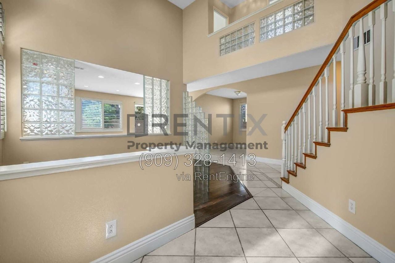 6694 Cowboy St - Photo 3 of 30