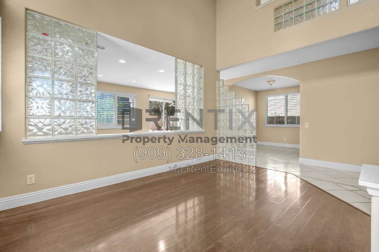 6694 Cowboy St - Photo 4 of 30